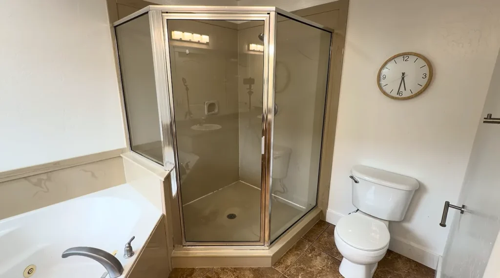 Master bathroom before remodeling in Richmond, VA